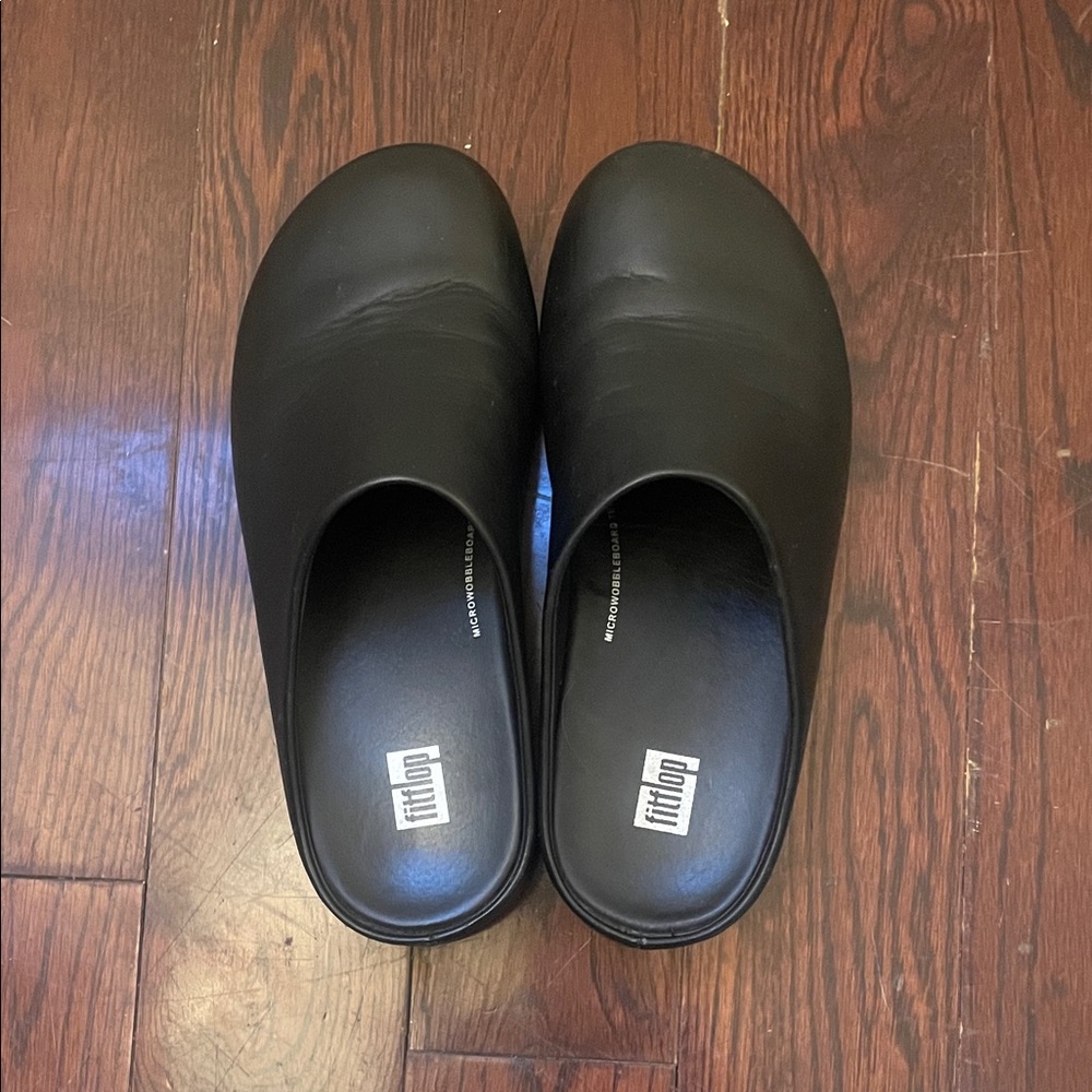 FitFlop SHUV Leather Clogs